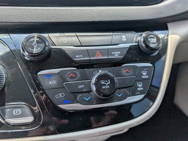 2024 Chrysler Voyager LX
