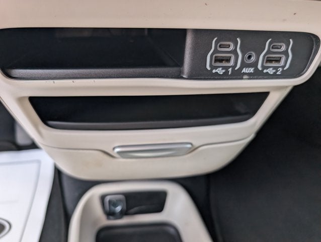 2024 Chrysler Voyager LX