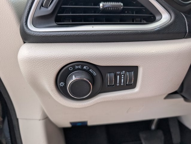2024 Chrysler Voyager LX