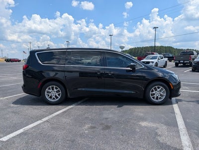 2024 Chrysler Voyager LX