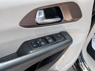 2024 Chrysler Voyager LX
