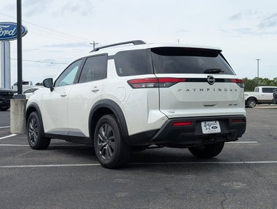 2024 Nissan Pathfinder SV